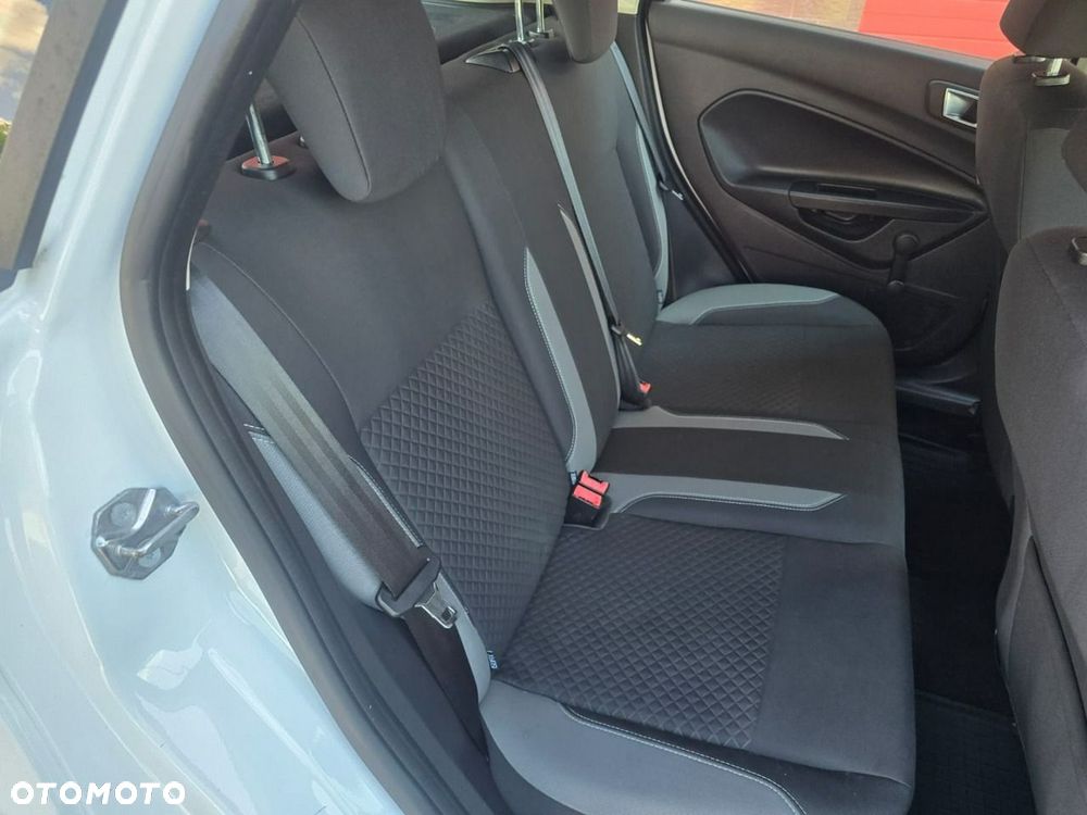 Ford Fiesta - 24