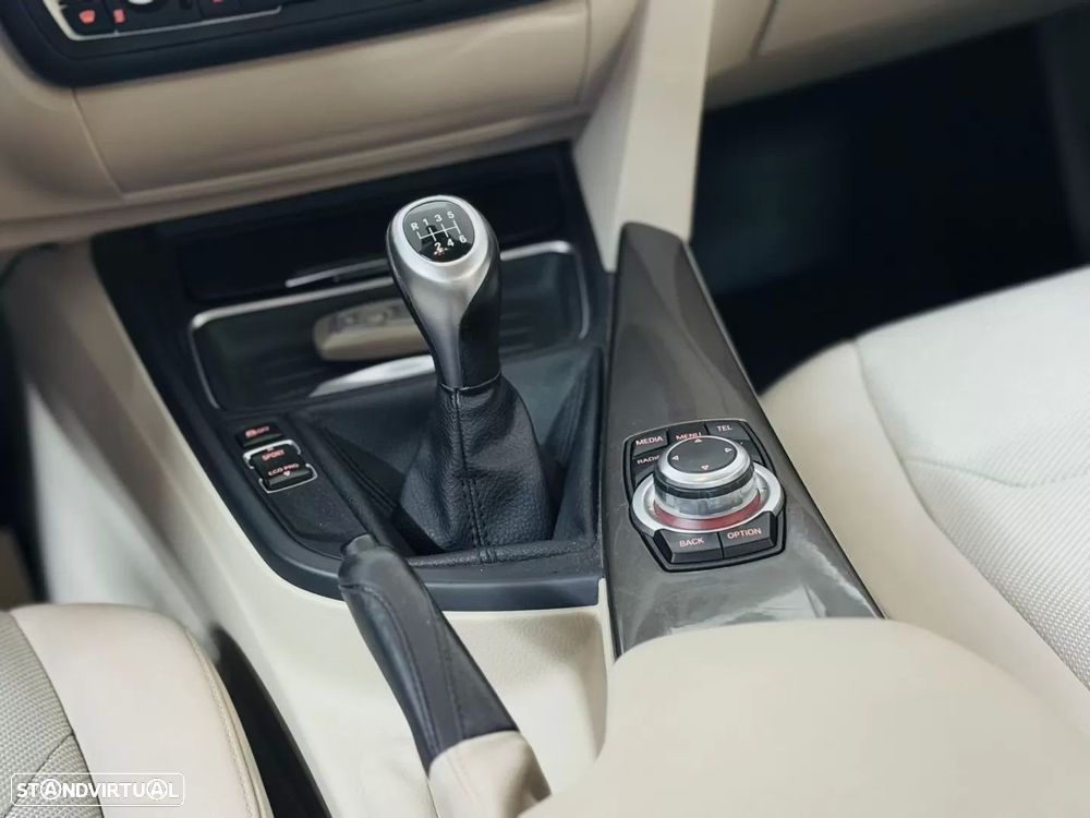 BMW 318 d Modern Line - 35