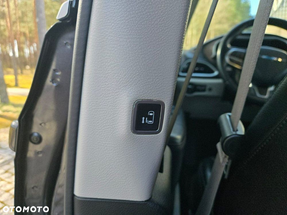 Chrysler Pacifica - 18