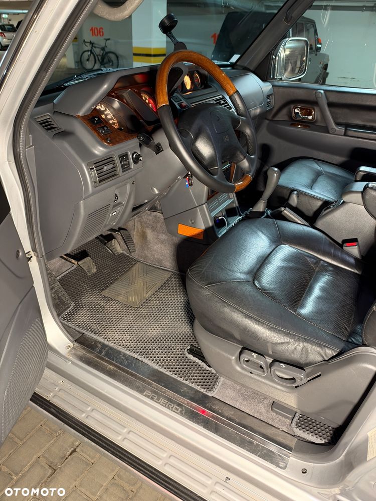 Mitsubishi Pajero 3.5 GLS - 12