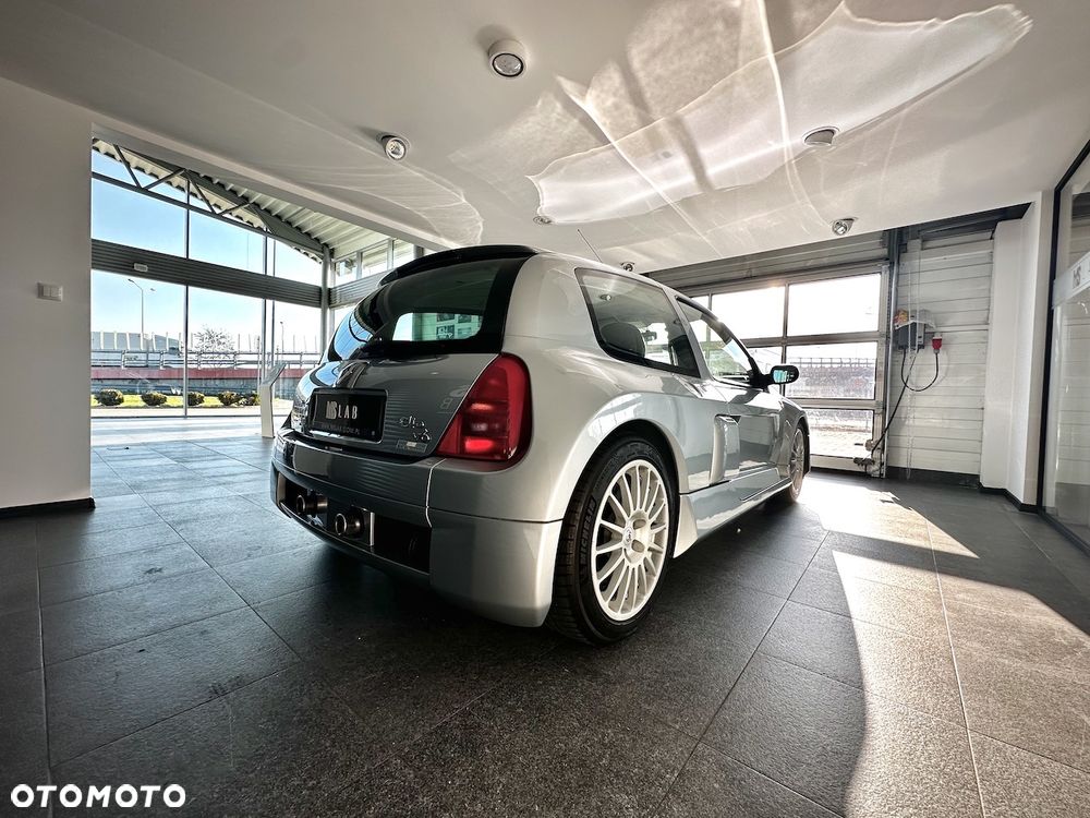 Renault Clio 3.0 V6 Sport - 3