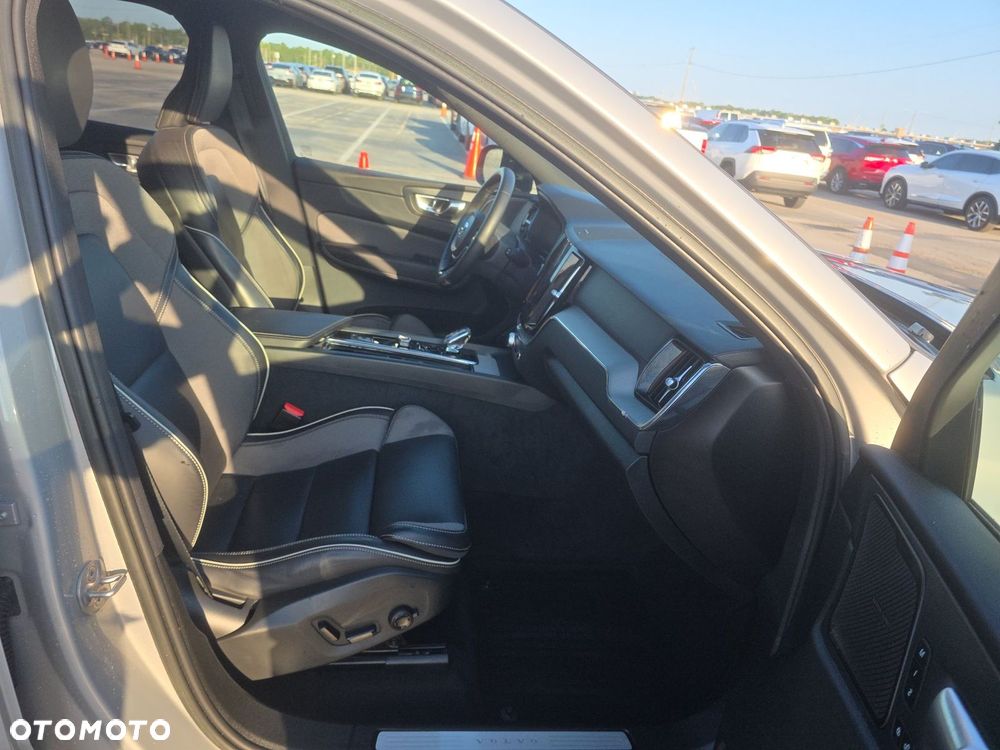 Volvo XC 60 B5 B AWD Ultimate Dark - 11