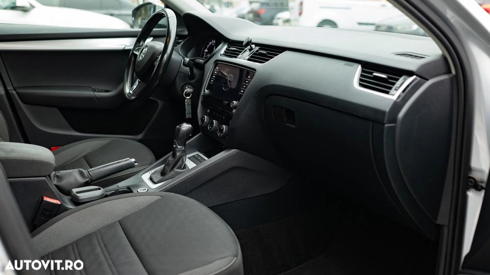 Skoda Octavia Combi Diesel 1.6 TDI DSG Style - 4