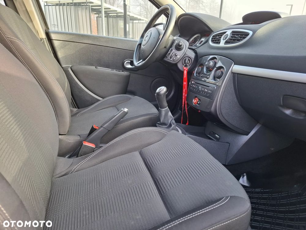 Renault Clio 1.2 16V Alize - 9