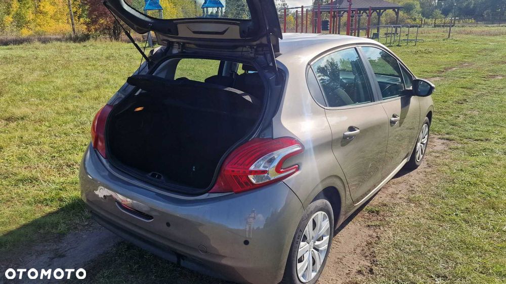 Peugeot 208 - 11