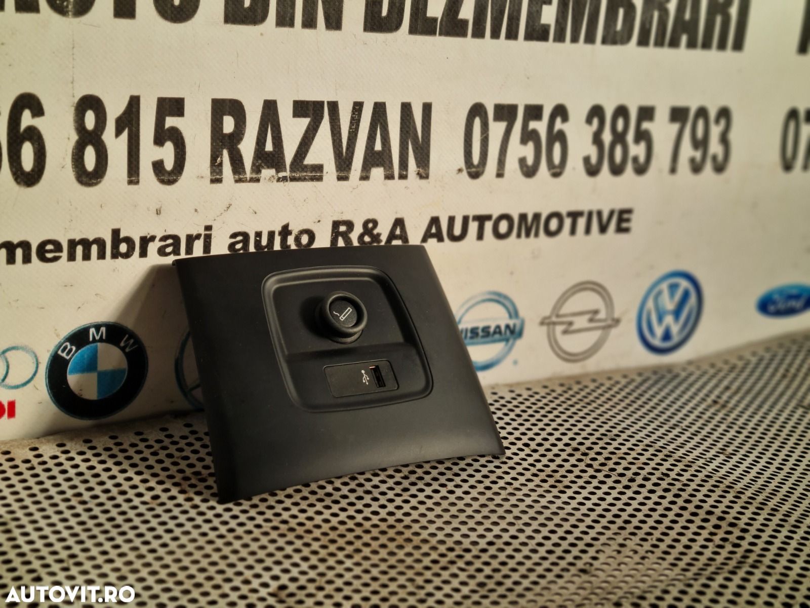 Modul Auxiliar Usb Bricheta Mini Countryman F60 An 2017-2018-2019-2020-2021 Dezmembrez Mini F60 Countryman 4x4 An 2017-2018-2019-2020-2021 2.0 D B47 Automat - Dezmembrari Arad - 1