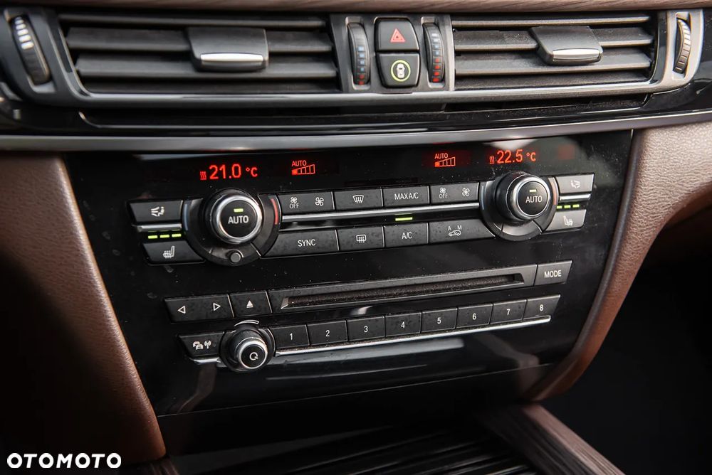 BMW X5 xDrive50i Sport-Aut - 28