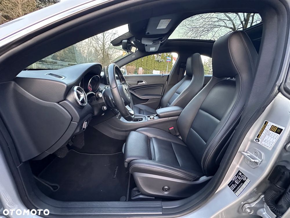 Mercedes-Benz CLA 250 4Matic 7G-DCT Urban - 17