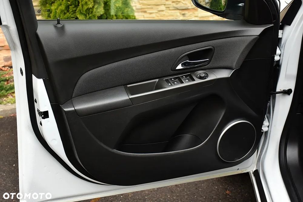 Chevrolet Cruze Station Wagon 1.6 LS+ - 17