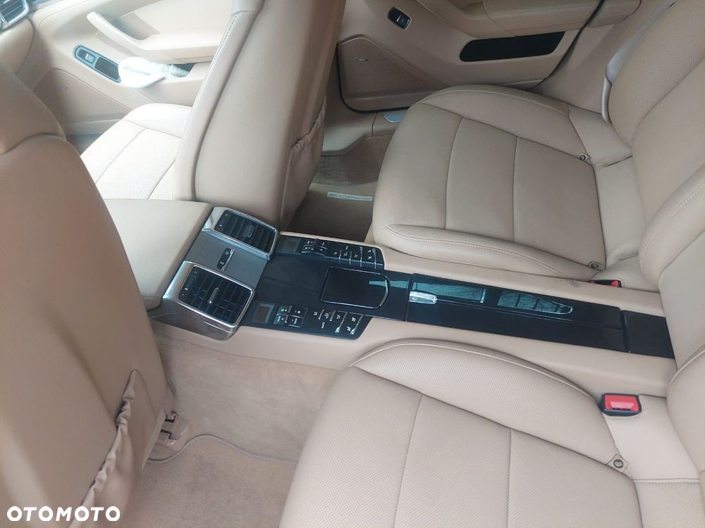 Porsche Panamera Platinum Edition - 12