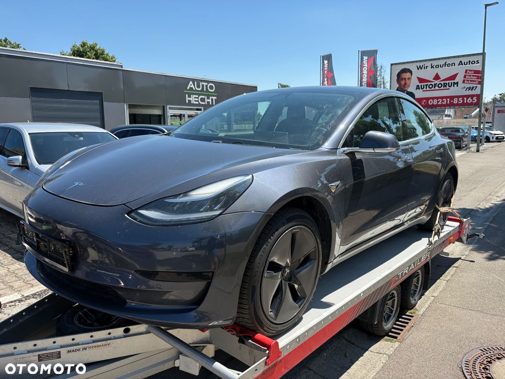 Tesla Model 3 Standard Reichweite Plus Hinterradantrieb - 38
