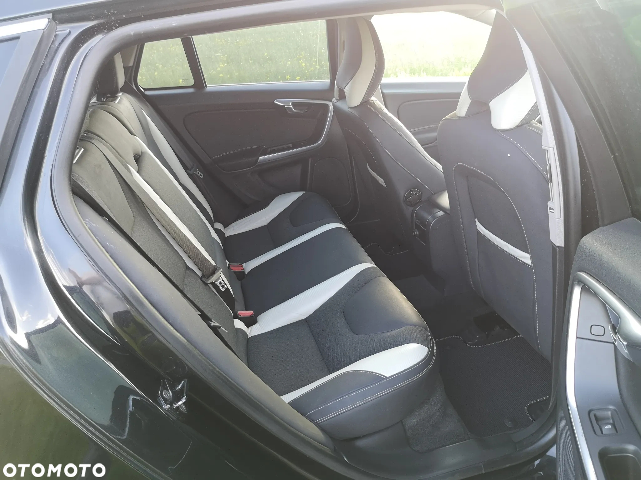 Volvo V60 T3 R-Design - 7
