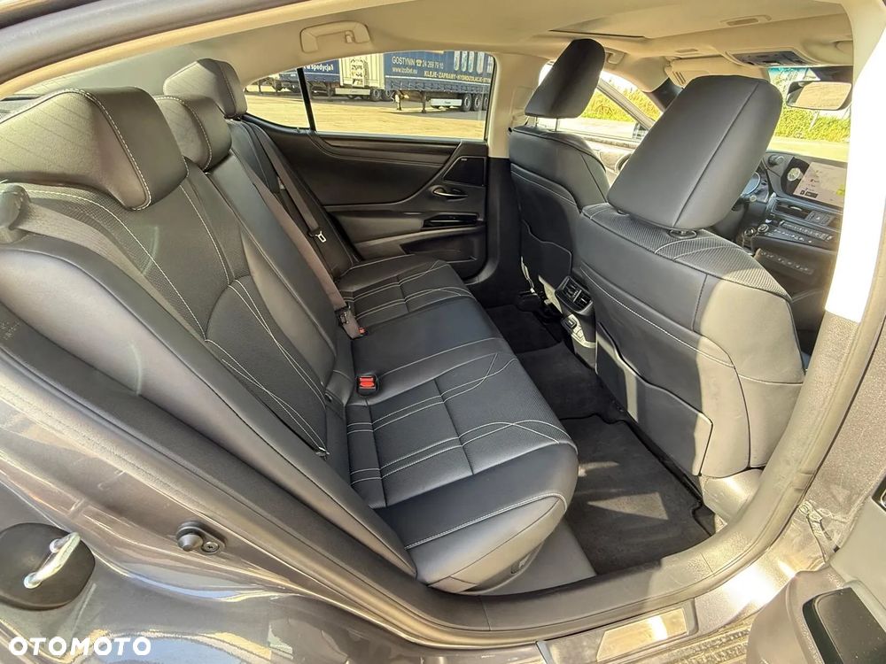 Lexus ES - 5