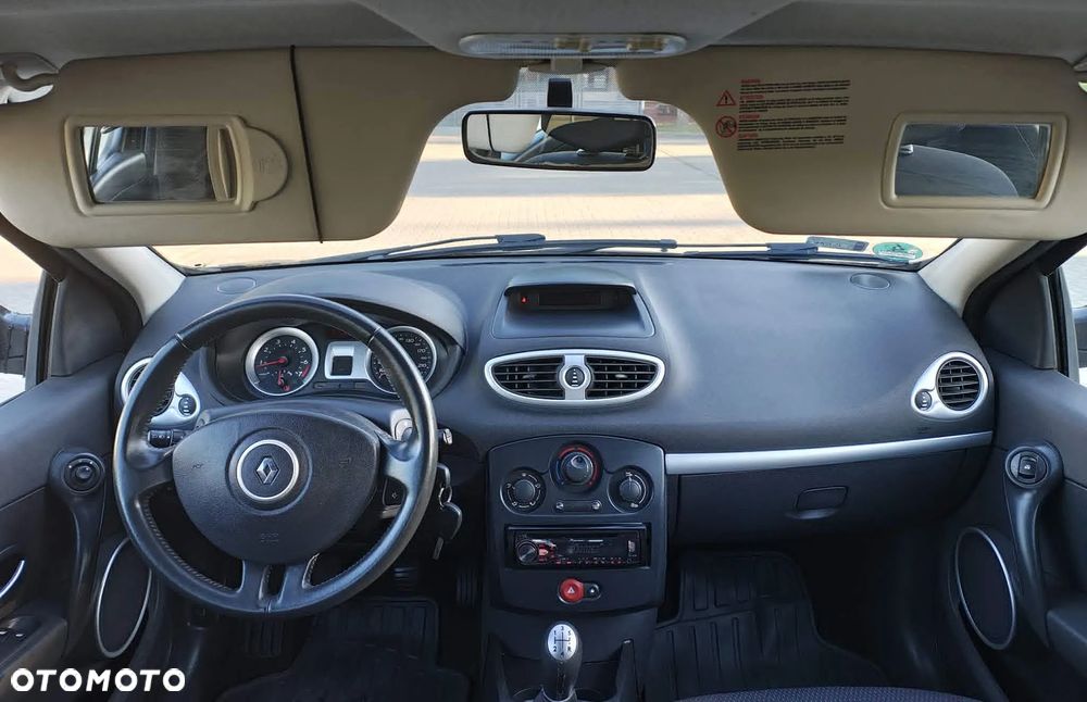 Renault Clio 1.2 16V Confort Authentique - 24