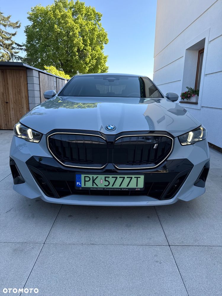 BMW i5 - 5