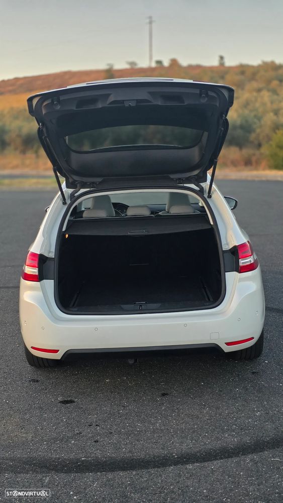 Peugeot 308 BlueHDi 130 Allure Pack - 21