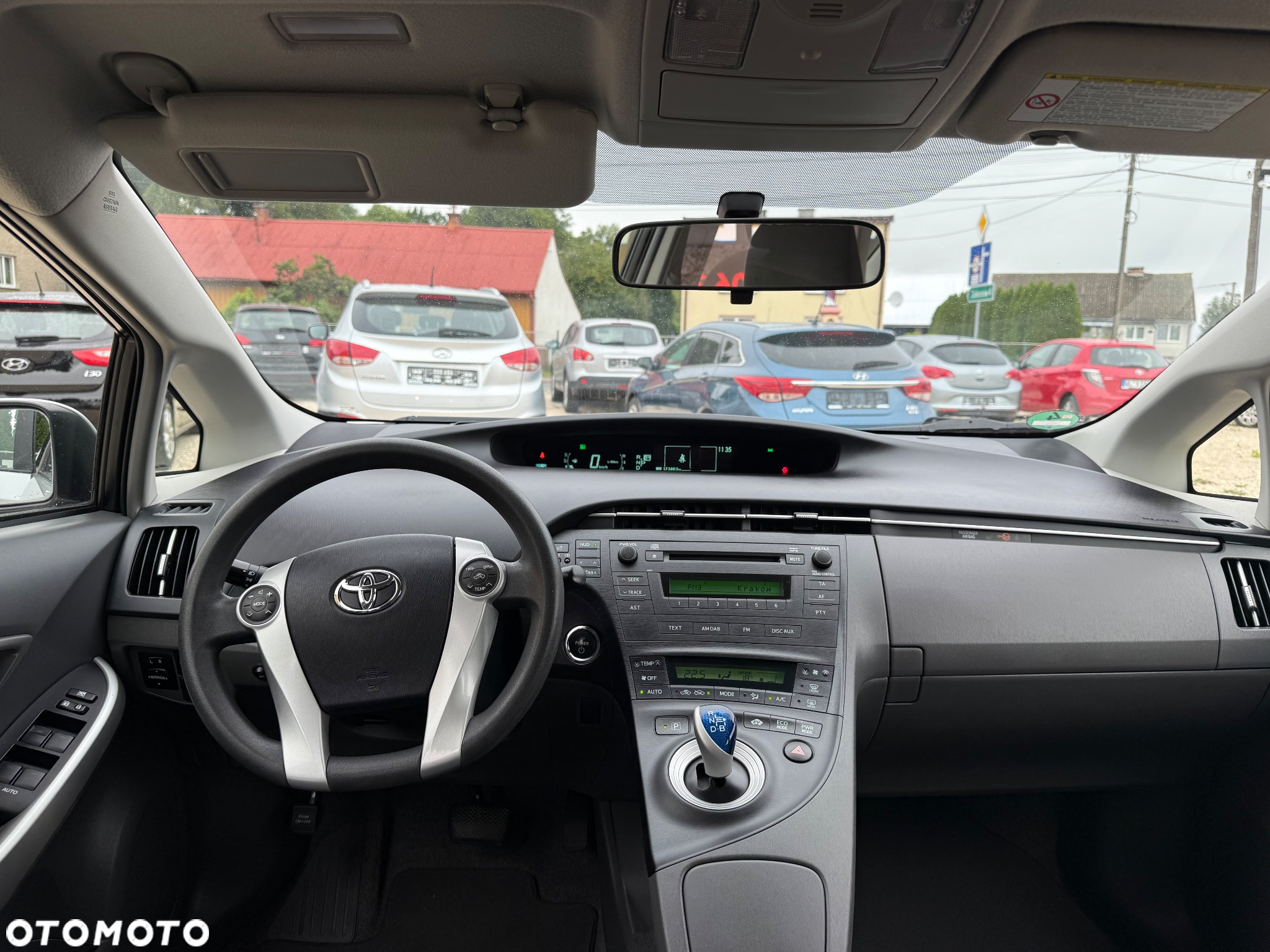 Toyota Prius 1.8 HSD Sol - 8