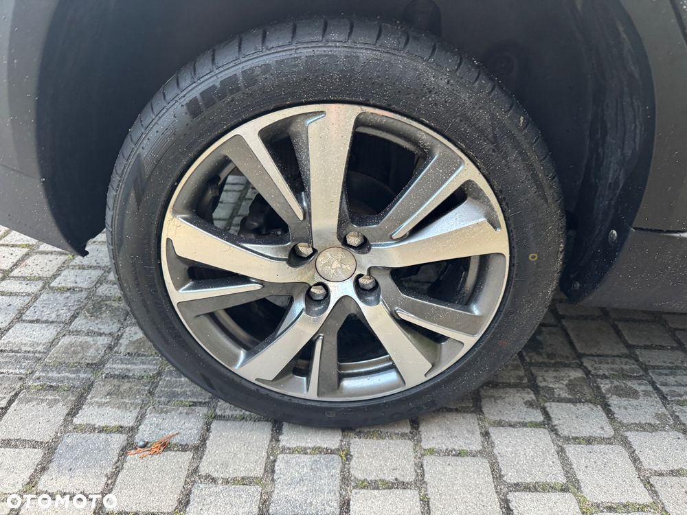 Peugeot 2008 1.2 Pure Tech GPF Allure S&S - 4