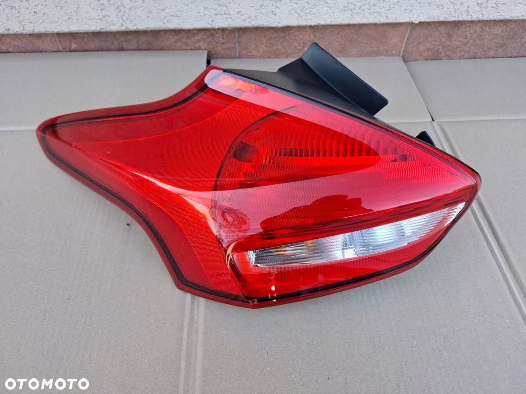 LAMPA TYŁ FORD FOCUS MK3 LIFT HB ORYGINAŁ SUPER STAN - 1