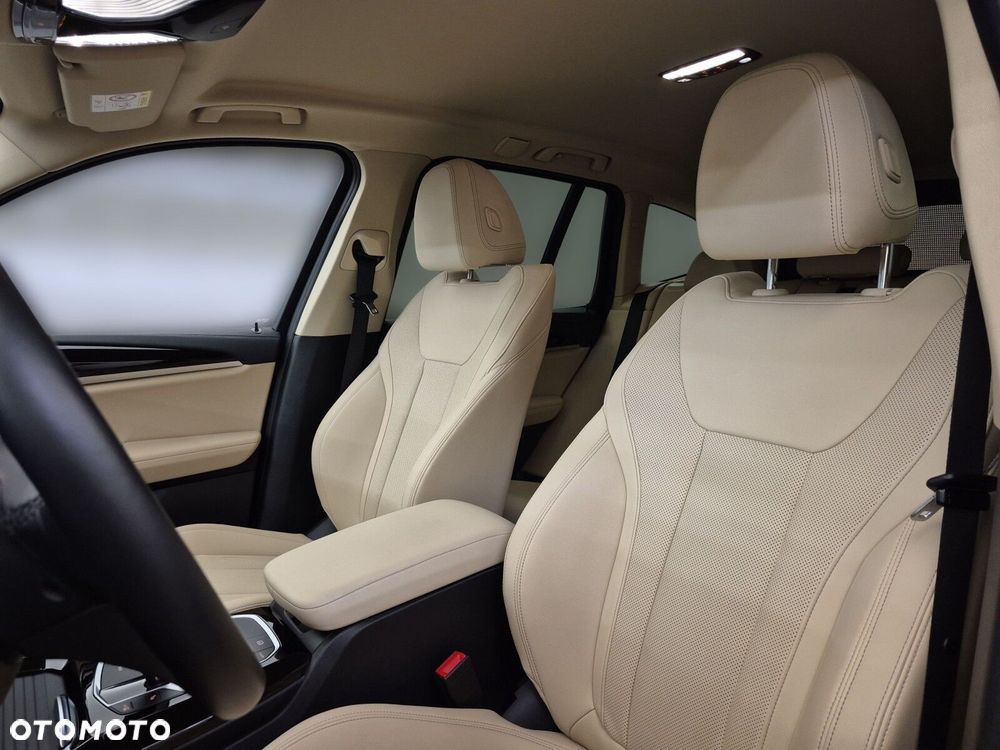 BMW X3 xDrive20i mHEV - 13