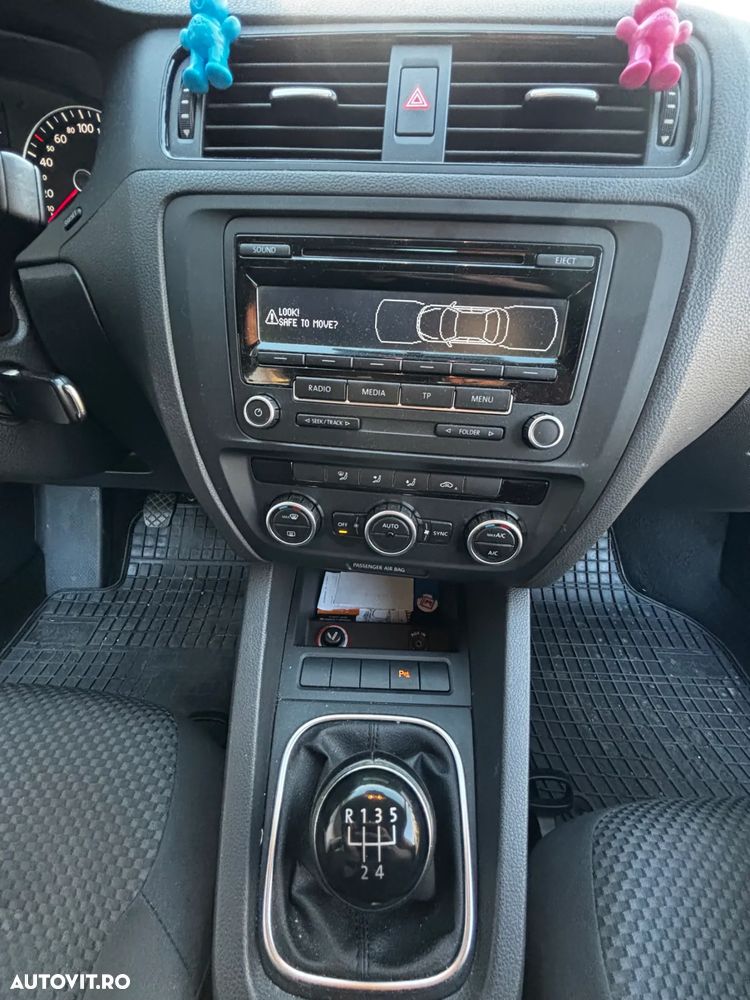 Volkswagen Jetta - 14