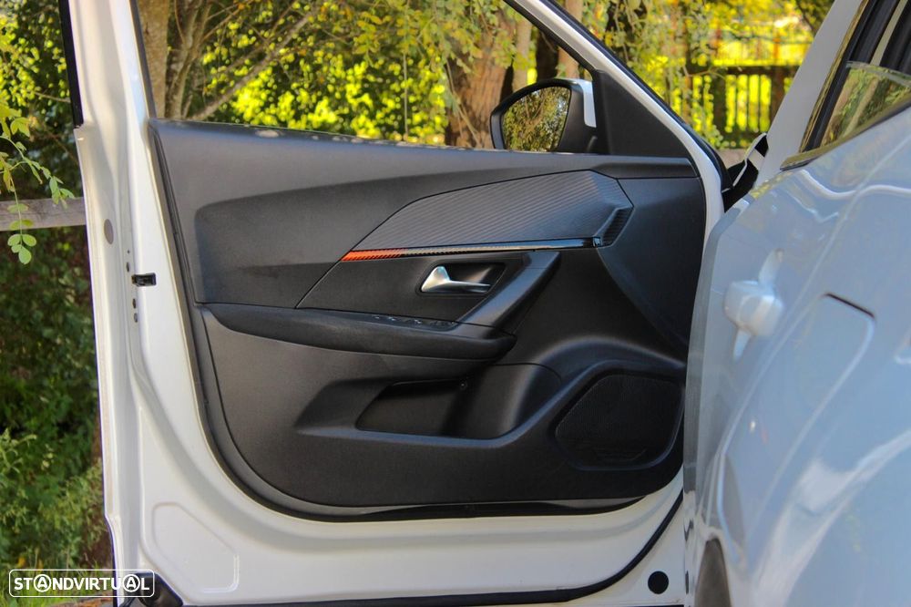 Peugeot 2008 1.2 PureTech Active EAT8 - 25