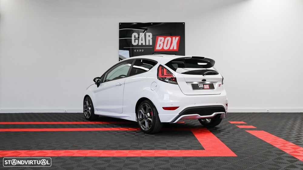 Ford Fiesta 1.6 EcoBoost ST - 15