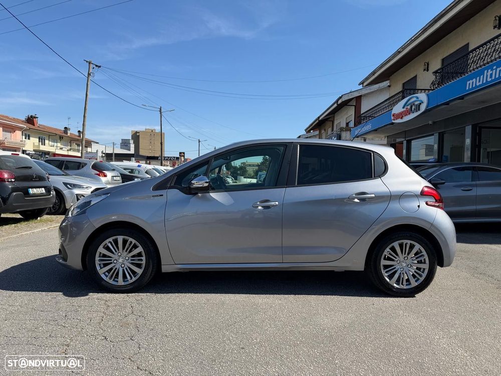 Peugeot 208 1.2 PureTech Signature - 4