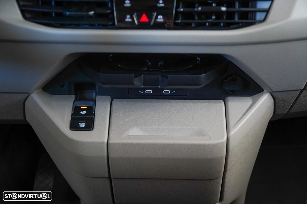 VW Multivan 1.5 TSI e-Hybrid Trend DSG - 32