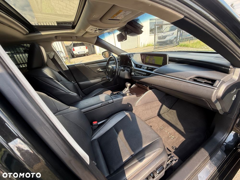 Lexus ES 300h Business Edition + - 20