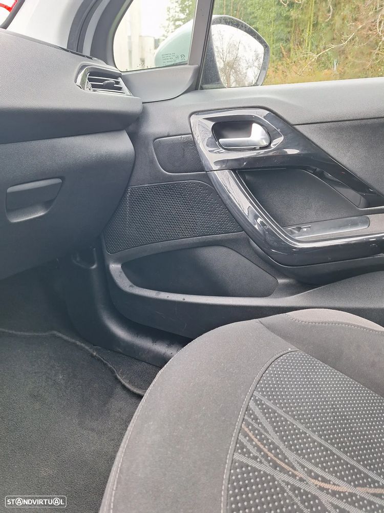 Peugeot 208 e-HDi 68 EGS5 Stop&Start Active - 20