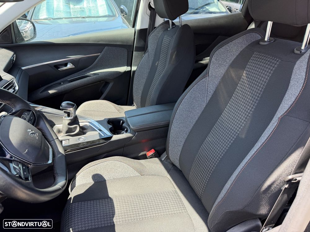 Peugeot 3008 PureTech 130 Stop & Start GPF Active Business-Pack - 12