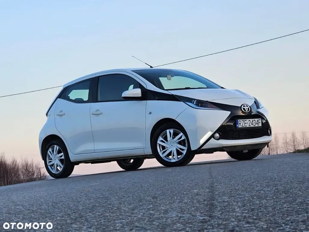 Toyota Aygo x-play - 3