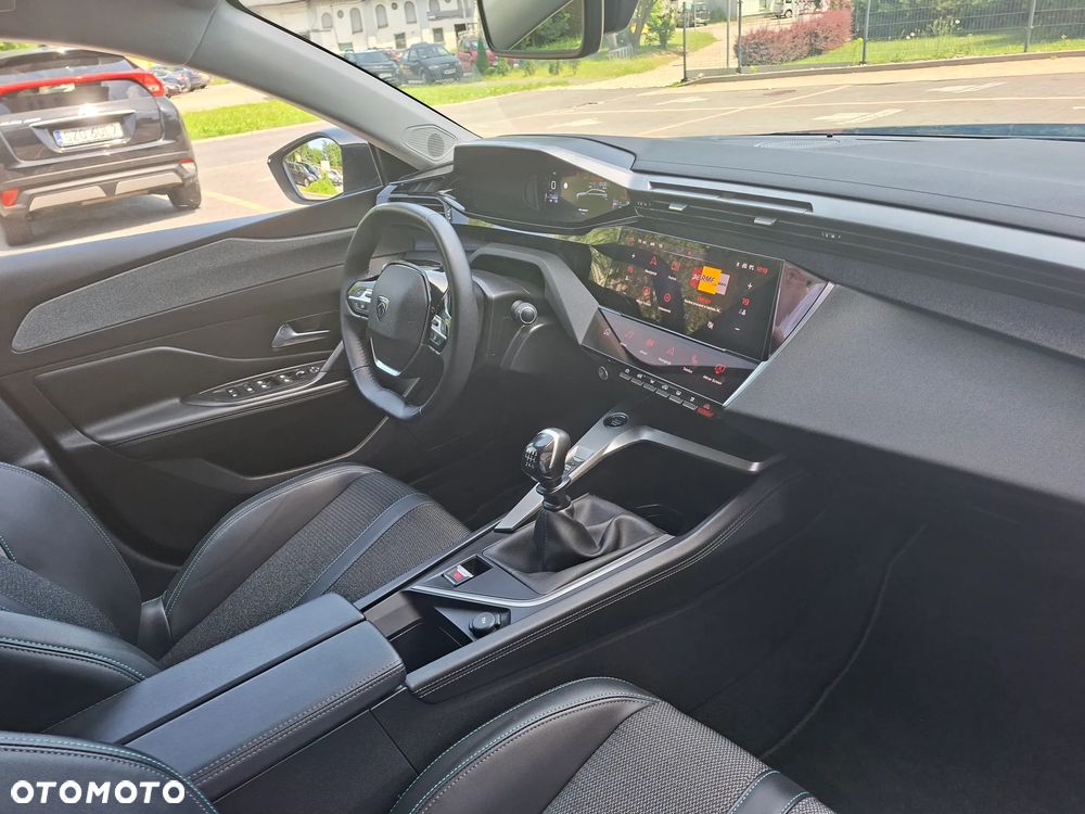Peugeot 308 - 8