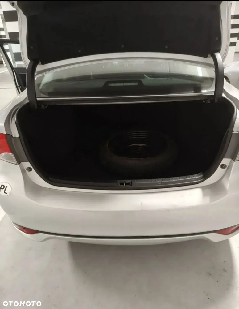 Toyota Avensis 1.8 Active MS - 8