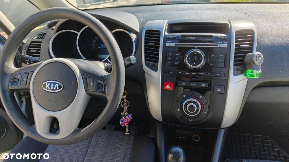 Kia Venga - 7