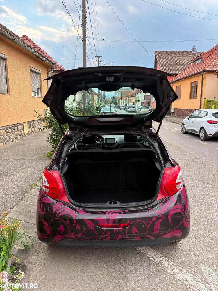 Peugeot 208 82 PureTech Style - 10