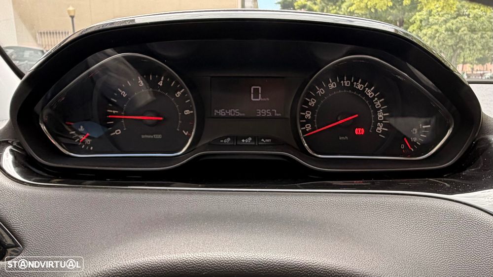 Peugeot 208 1.2 VTi Allure - 30