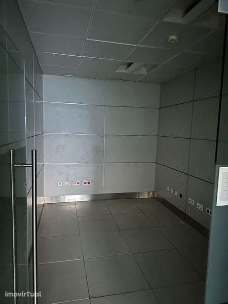 Espaço comercial / Escritórioa / Loja em Vila Meã, Amarante - Grande imagem: 5/12