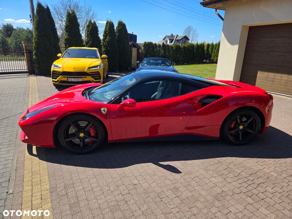 Ferrari 488 - 8
