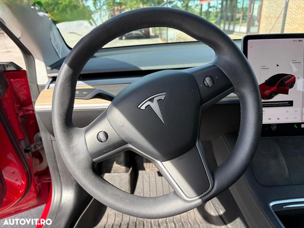 Tesla Model 3 - 6