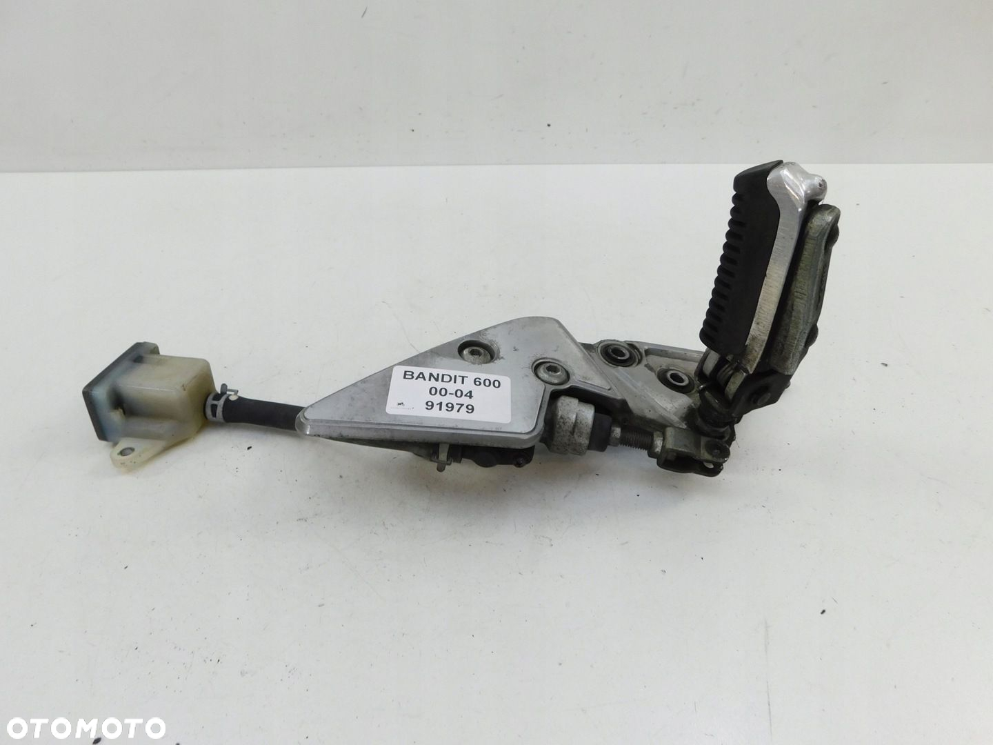 SUZUKI BANDIT 600 00-04 SET PODNÓŻEK KIEROWCY PRAWY  POMPA HAMULCOWA - 2