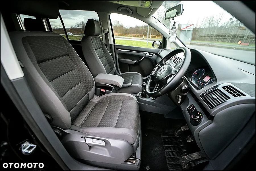 Volkswagen Touran - 34