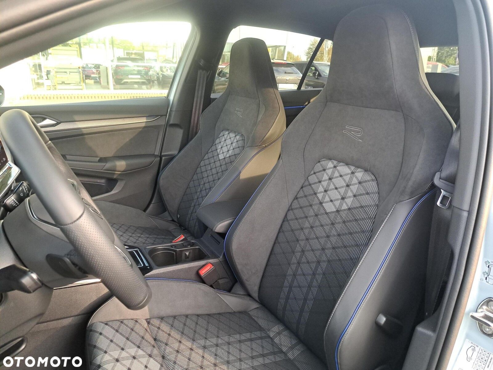 Volkswagen Golf VIII 1.5 eTSI mHEV R-Line Plus DSG - 18