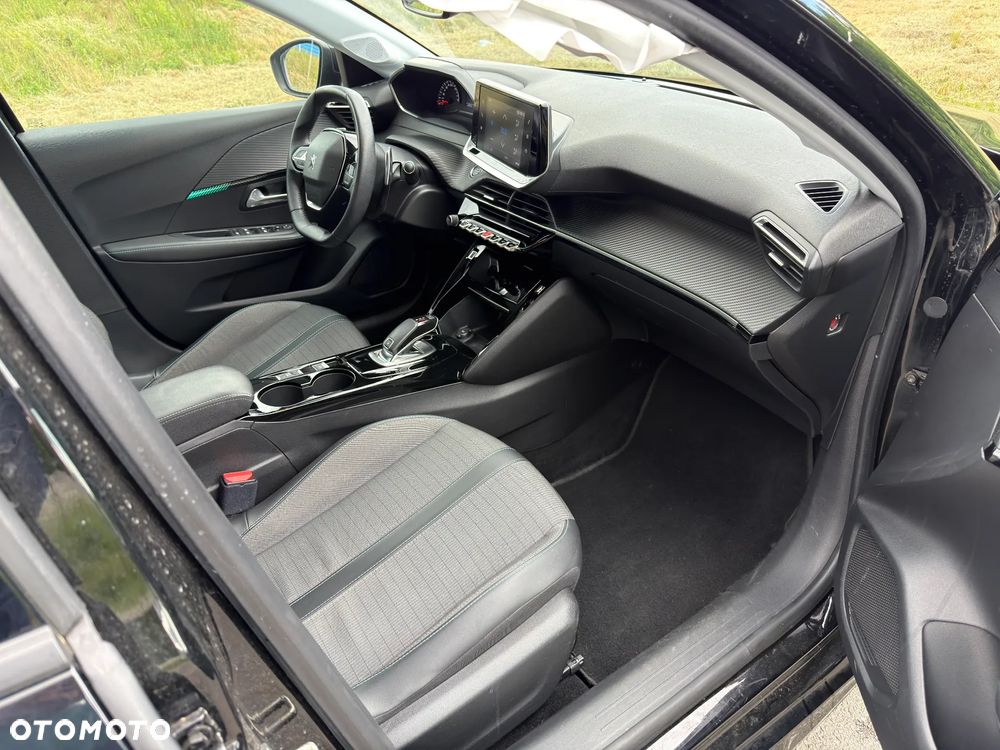 Peugeot 208 - 12