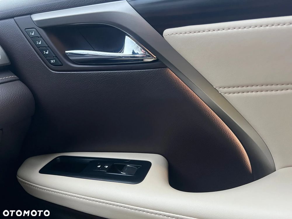 Lexus RX 450h Omotenashi - 11