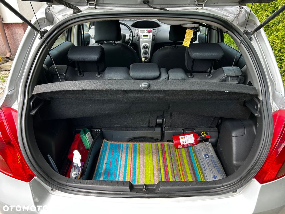 Toyota Yaris - 10