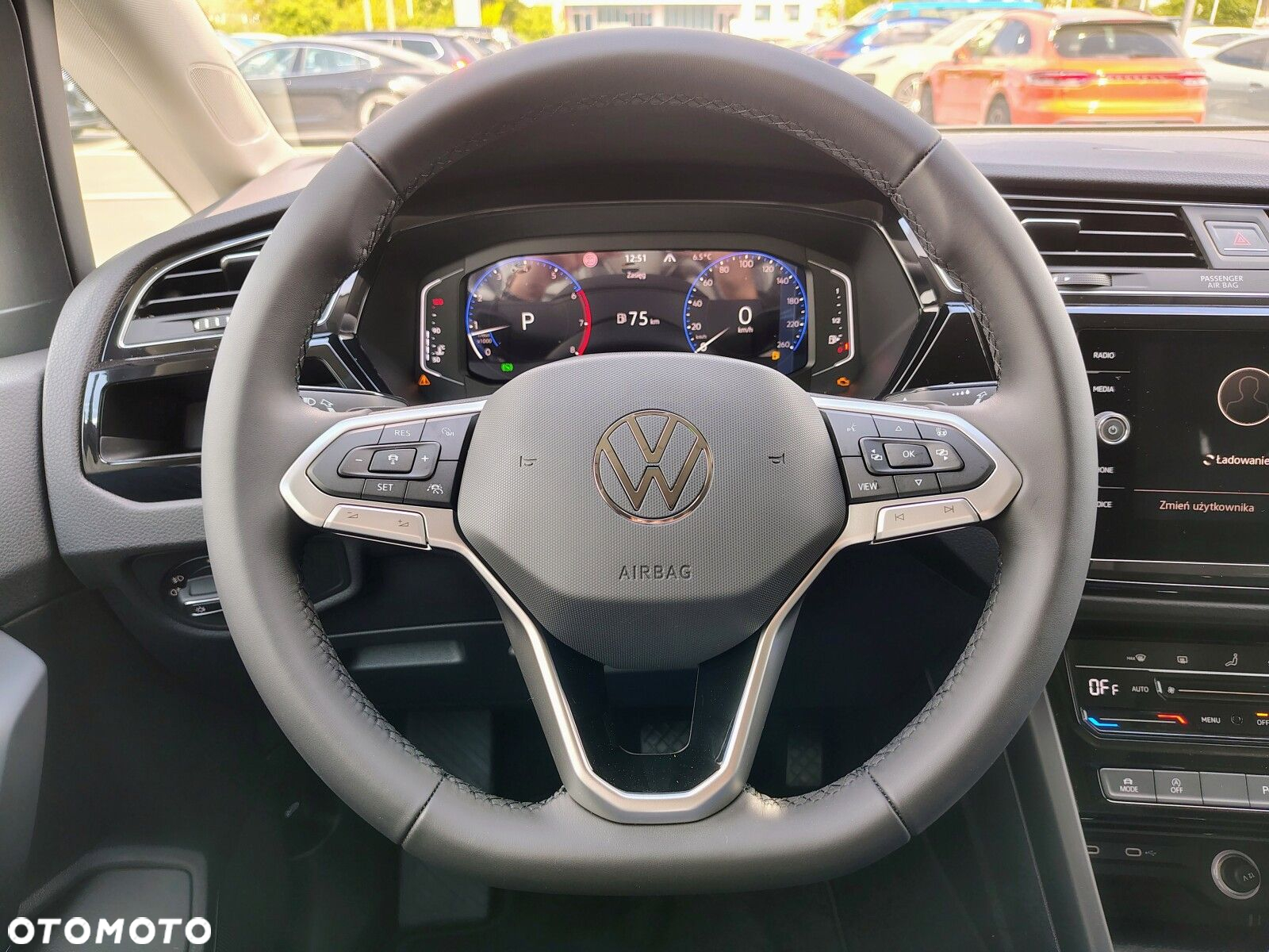Volkswagen Touran - 13