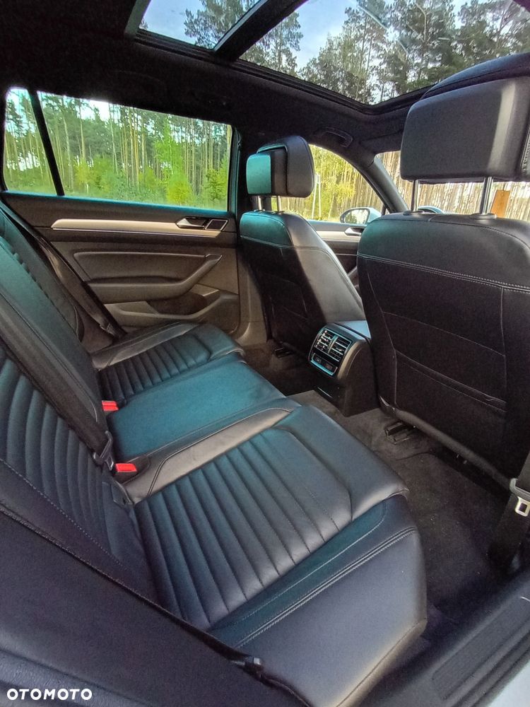 Volkswagen Passat - 11