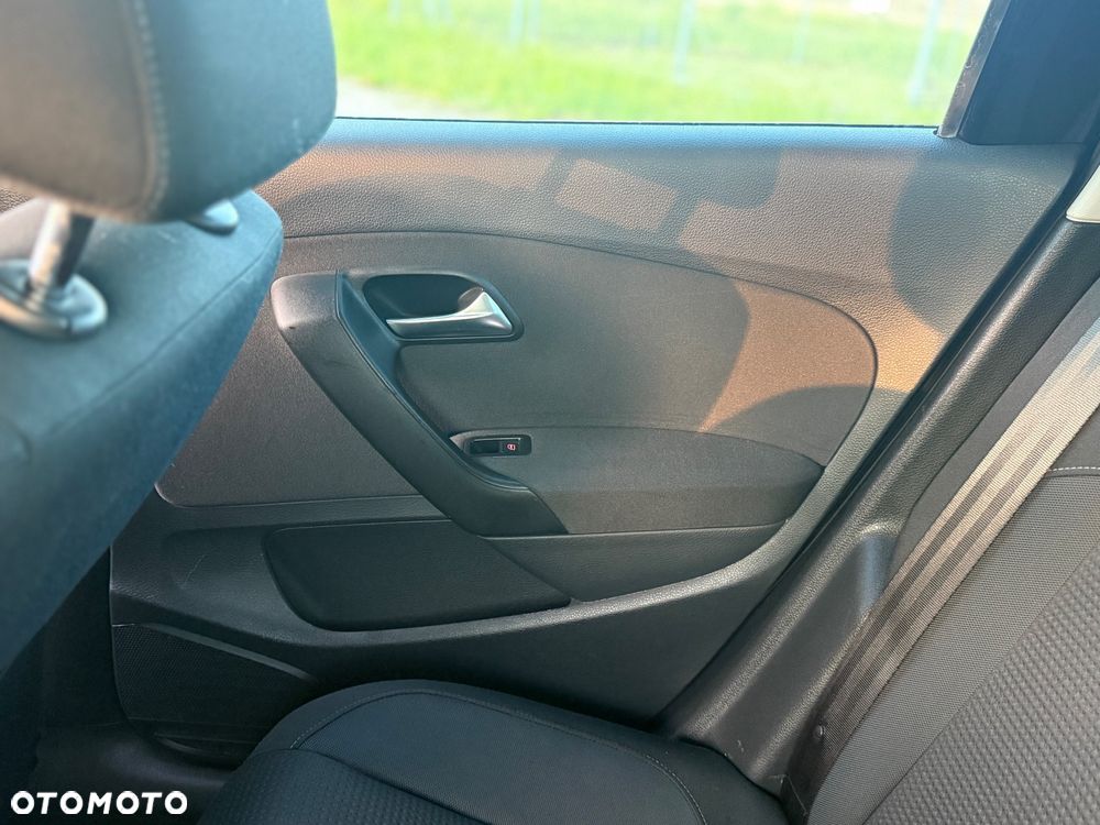 Volkswagen Polo 1.4 16V Highline - 18
